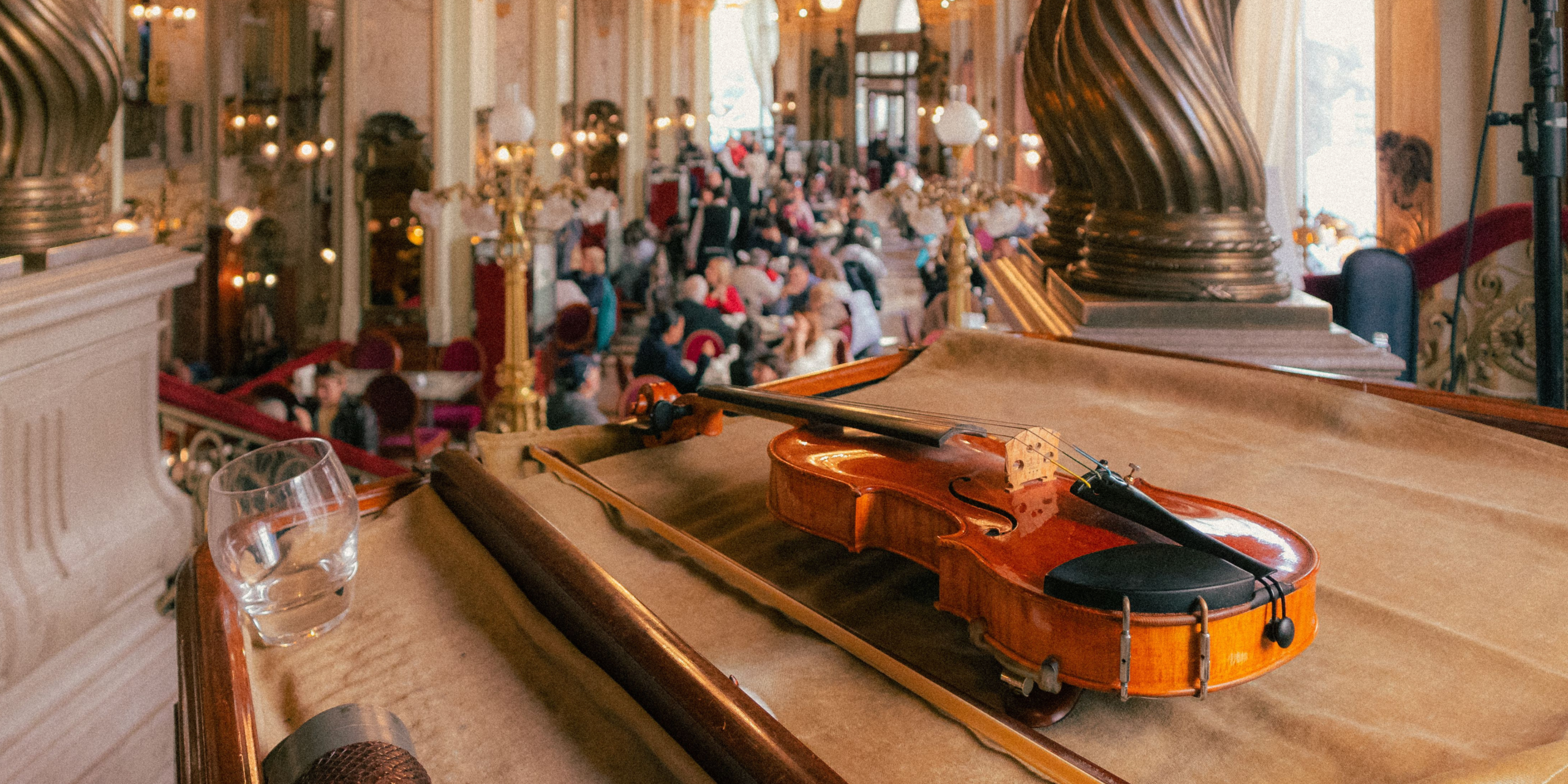 Violon in a church for concert